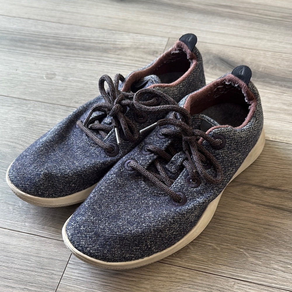 allbirds wool runner sneakers, women’s size 8 in purple.